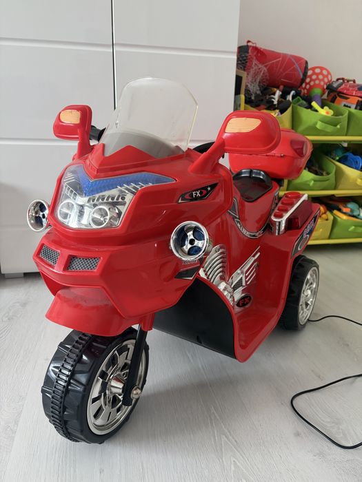 Masinuta  electrica copii