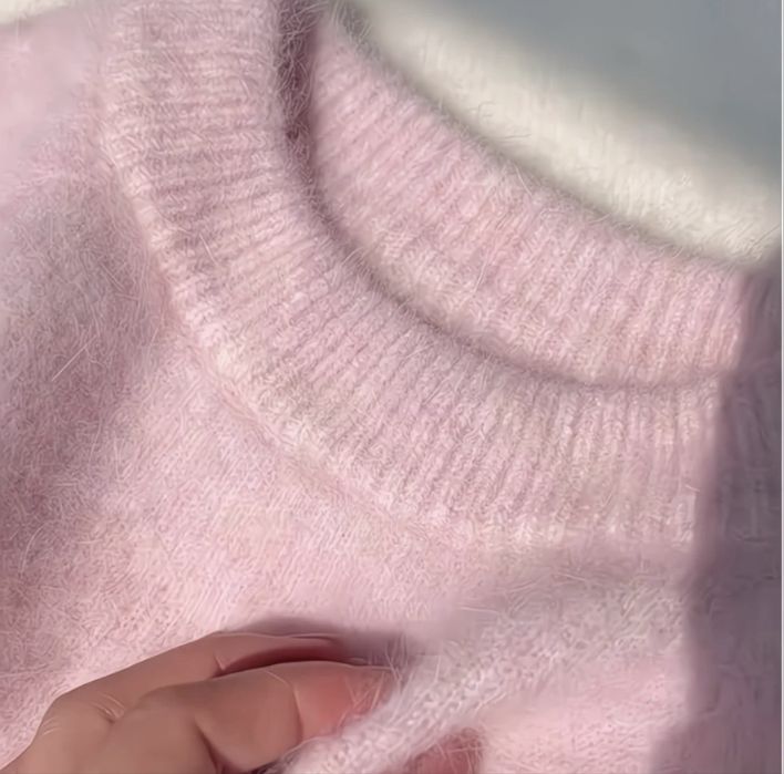 Свитер розовый продаю