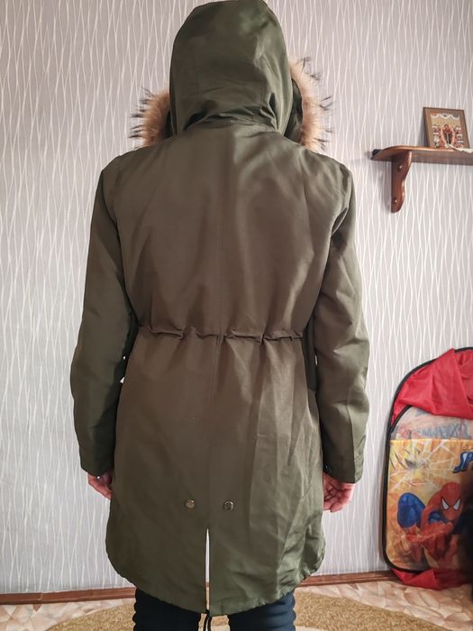 Продам парку зимнюю