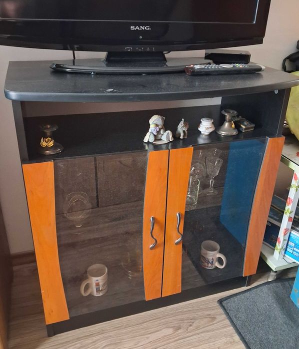 Гардероб, холна секция, маса