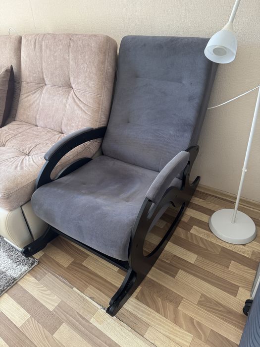 Продам кресло качалку