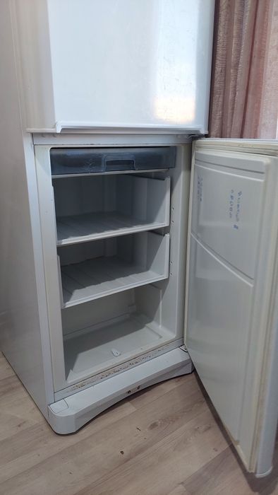 Холодильник продаётся