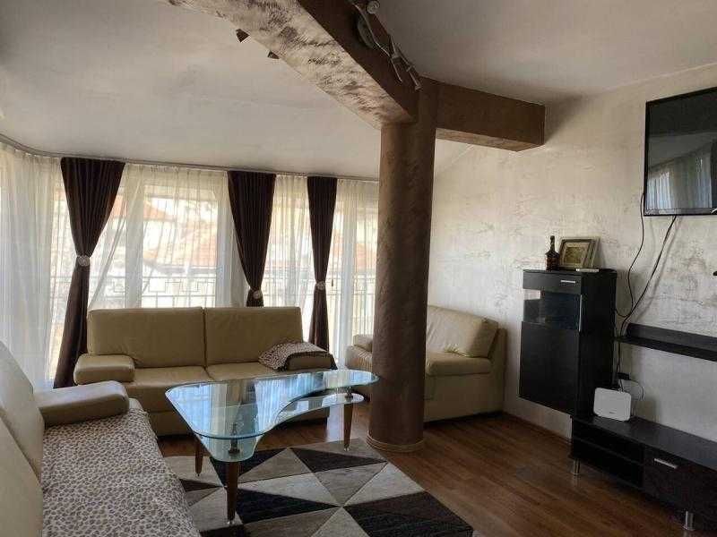 Тристаен апартамент срещу хотел България!