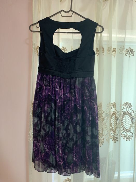 Vand rochie pentru eveniment marimea este 36-S lungime medie