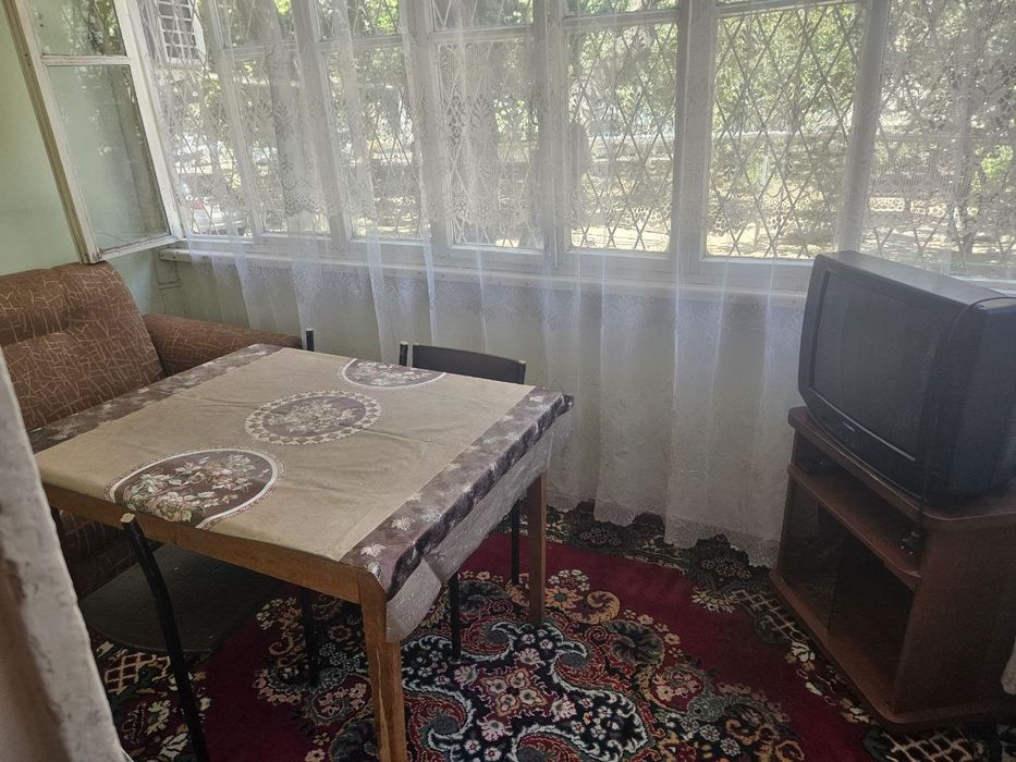 SROCHNA arendaga 1 etajdan 2 xonali uy metroga yaqin