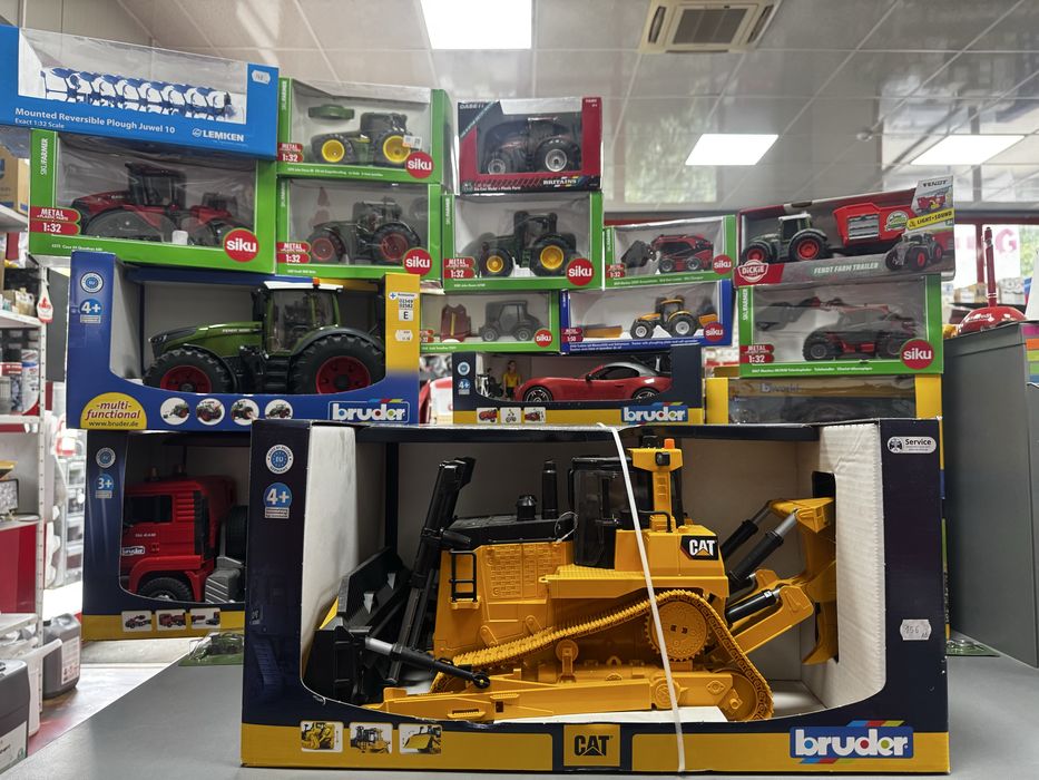 Трактори, комбайни,строителна техника и инвентар Bruder, Siku, Wiking