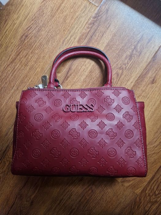 Оригинална чисто нова чанта на Guess, поръчвана от Англия