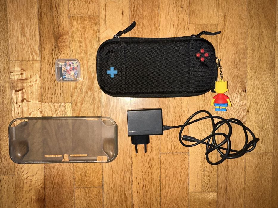 Nintendo Switch Lite + 2 Joy-Cons + Mario Kart + 128GB SD