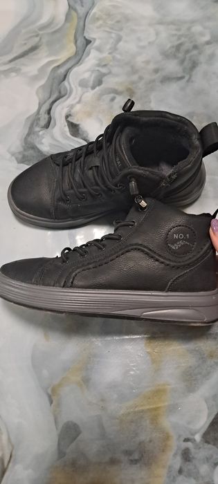 Продам осенью обувь