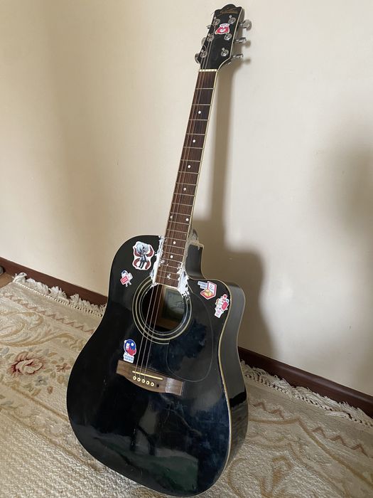 Акустическая гитара