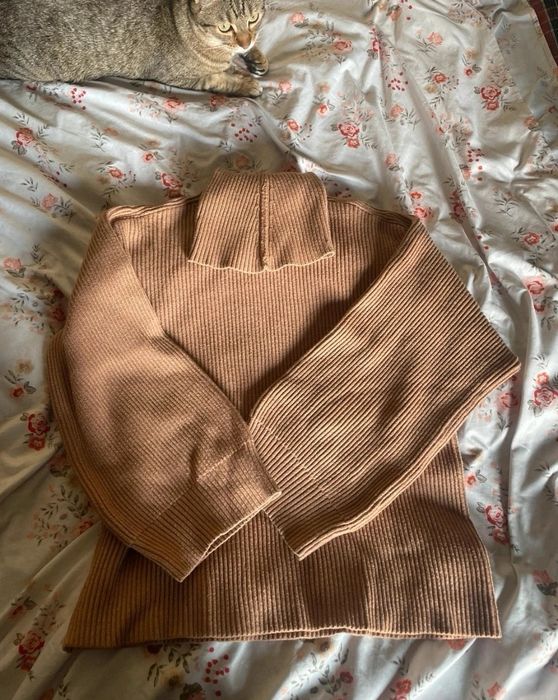 pulover Mango maro cu guler inalt si maneci clopot