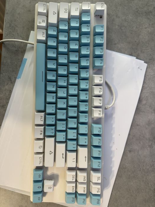 Tastatura mecanica k400