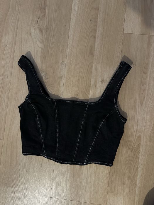 Топове тип корсет