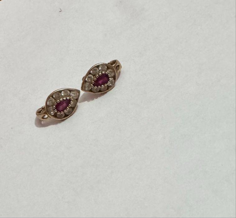 Продаю золотые серьги и кольцо