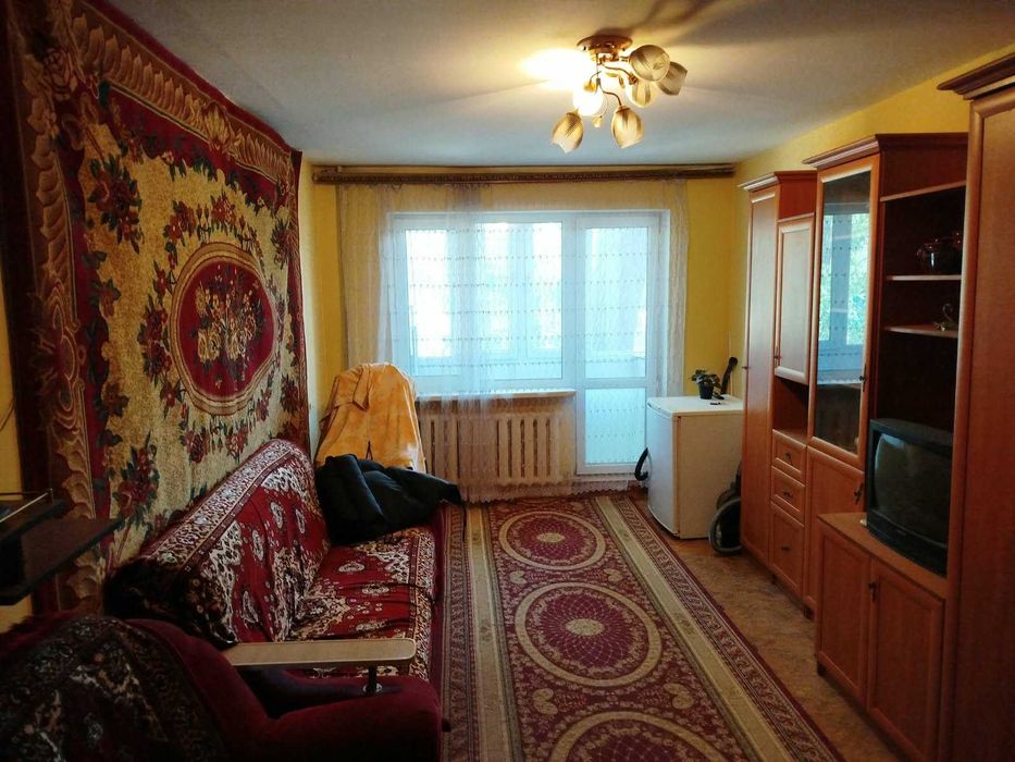 2 комн. кв. в 6 микрорайоне 2 эт. не угловая