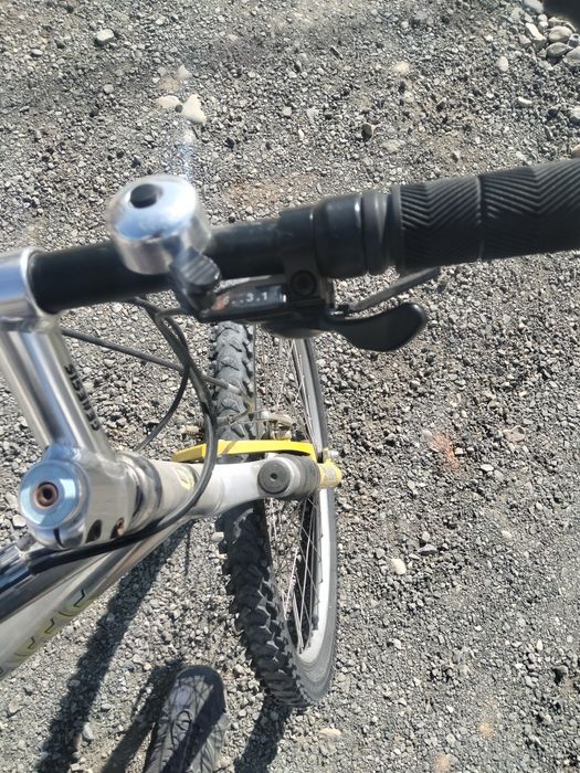 Vând bicicletă Genesis