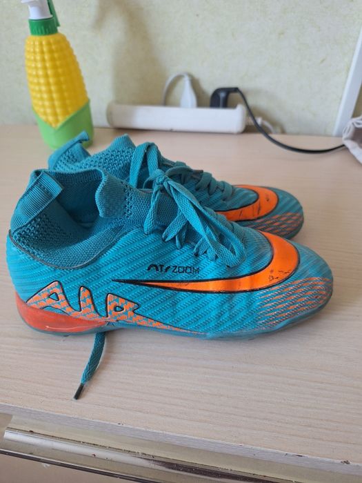 Футбольные бутсы