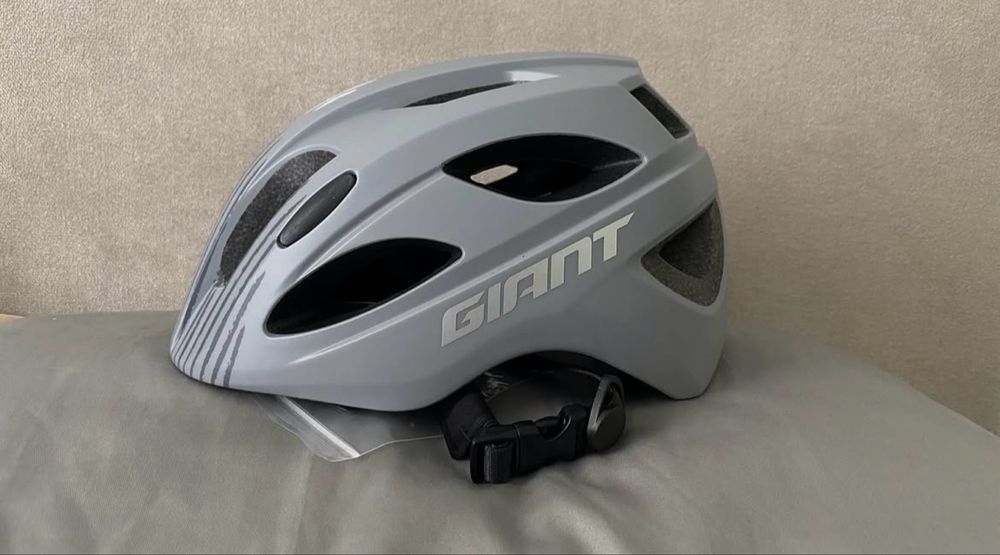 Велосипедный шлем Giant