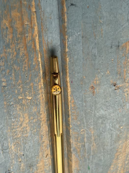 Pix Caran d’Ache placat aur