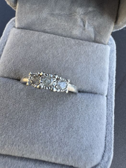 Inel din argint si diamante