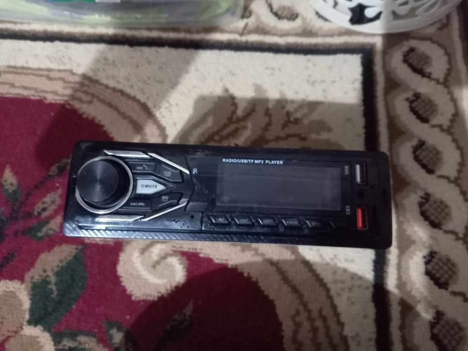 Sotladi kalonka va magnitofon