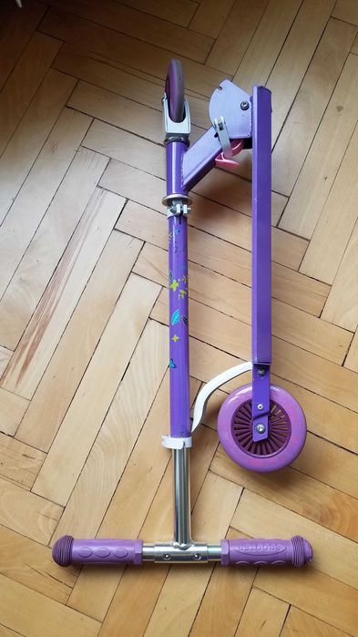 Продават се детски велосипед и тротинетка