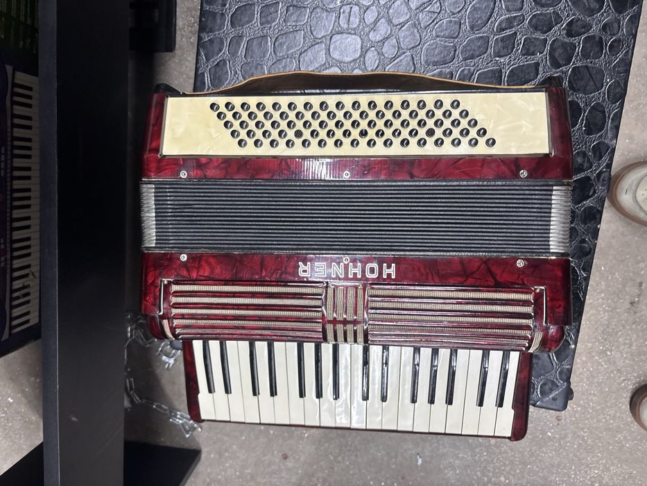 Acordeoane acordeon Hohner cu 80 basi vergea sita potcoava
