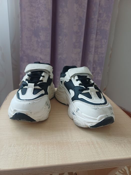 Кроссовки для девочки