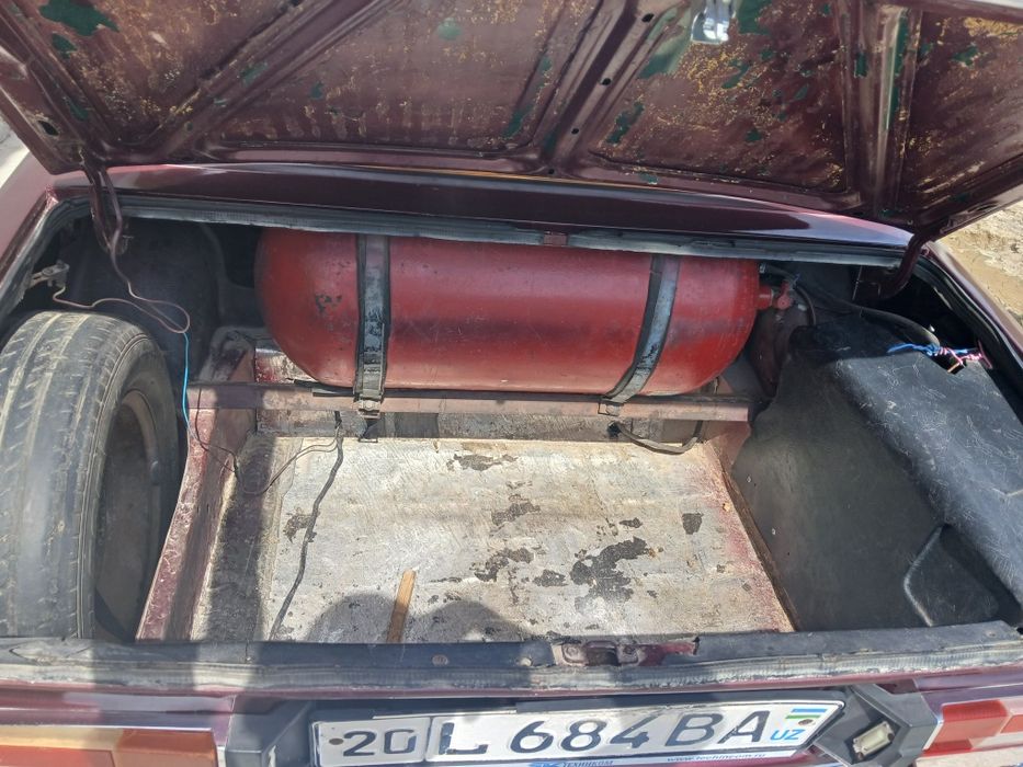 Lada Vaz 2106 sotiladi