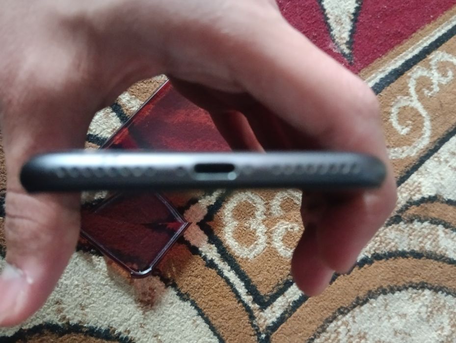 iPhone 8 plus продам