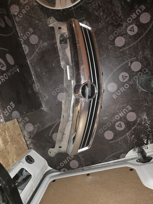 Grila capota opel astra h 2008