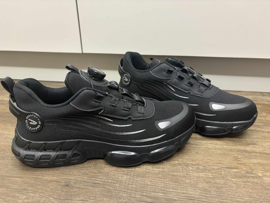 Строителни обувки с метално бомбе