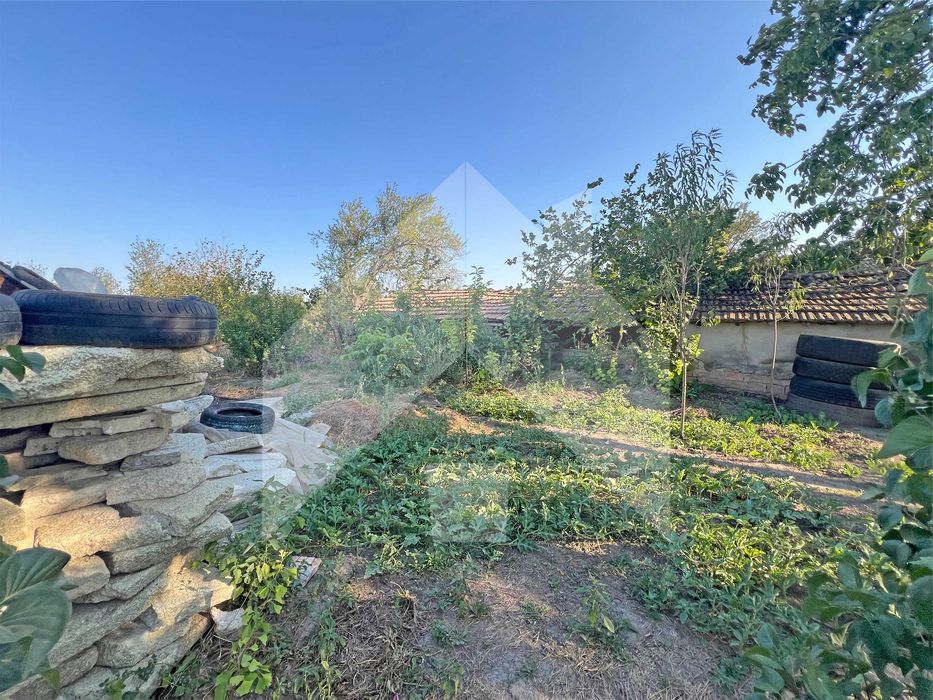 ПРОДАВА парцел 1,4 дка с ФУРГОН и КЛАДЕНЕЦ в гр. Плиска. ТОК! ВОДА!