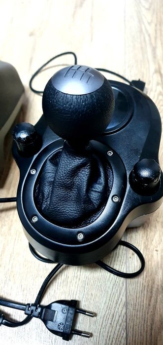 Gaming Volan Logitech G920 Volan+pedal+schimbător+adapter 

Funcționea