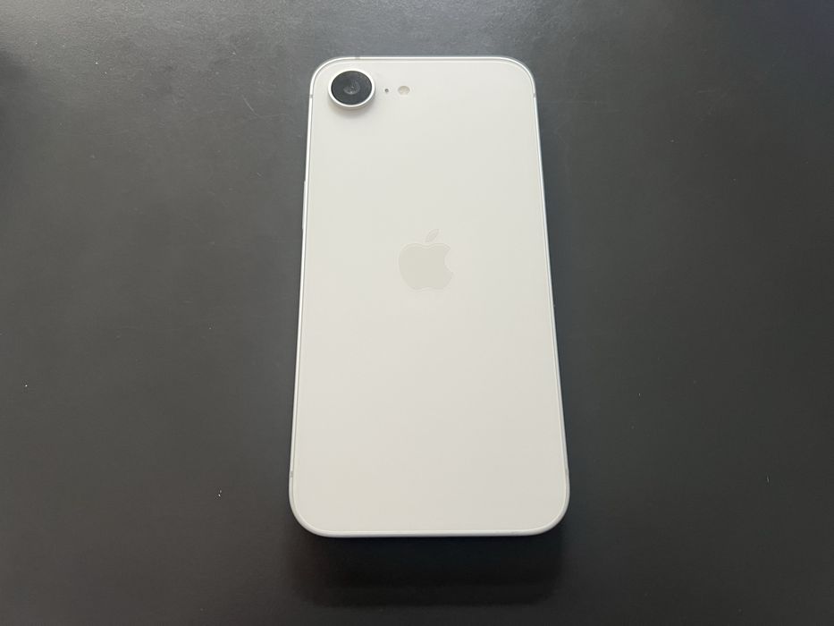 Продавам Apple iPhone 16e 128GB