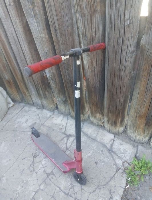 СРОЧНО ПРОДАМ трюковой самокат