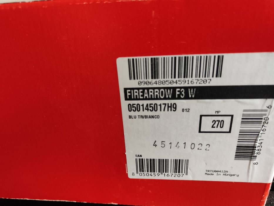 Чисто нови ски обувки