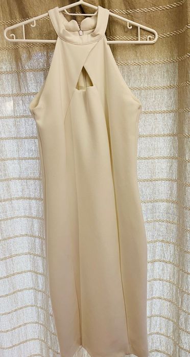 Бяла рокля тип молив