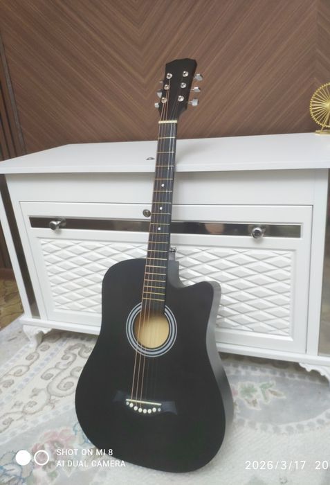 Акустическая гитара в идеальном состояний