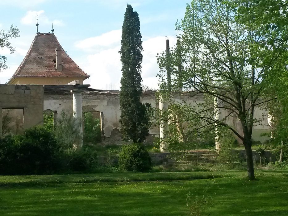 Vand sau schimb teren intravilan6,5ha si constr. la 40 km de Cluj