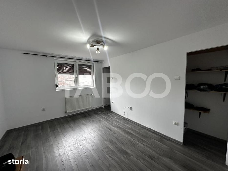 Casa individuala din 2 apartamente de vanzare formata si piscina