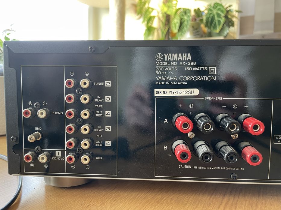 Грамофон Universum и усилвател Yamaha AX-396