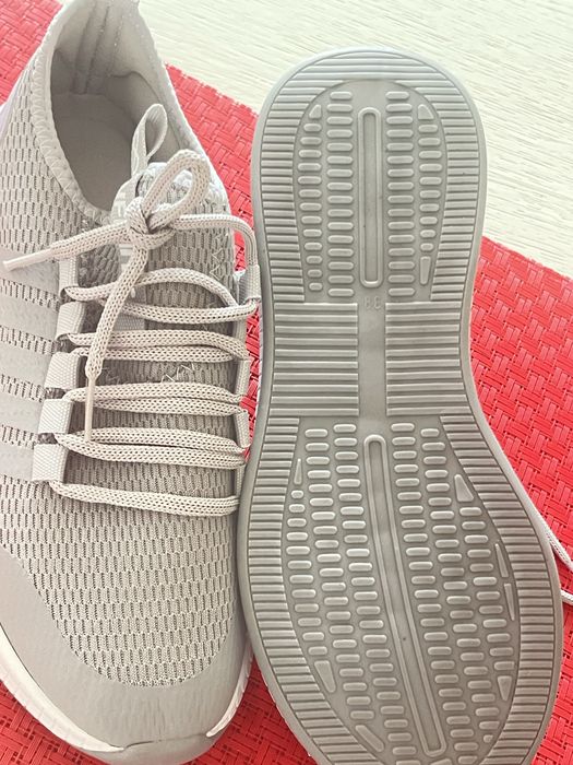 Кроссовки женские