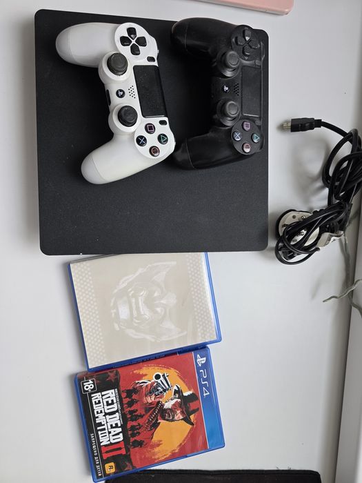 Продаю Плейстейшн 4 с дисками и с джостиками