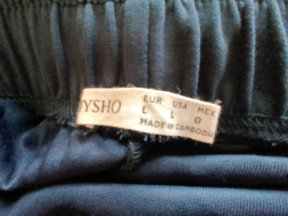 Спортен екип тъмно син с бели кантове