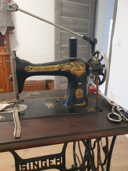 Masina de cusut de colecție Singer 100 ani