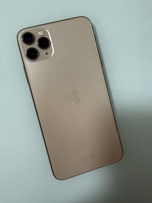 iPhone 11 pro max 256 gold