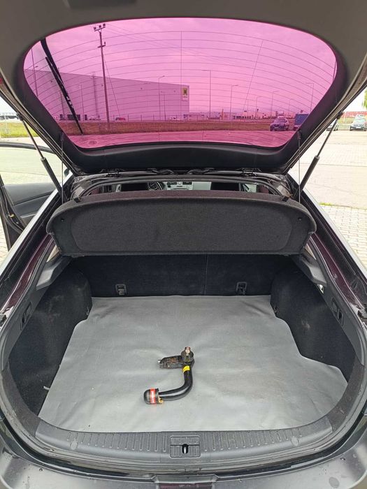 Vand Mazda 6 Hatchback 2008 2.0 benzina 147 cai