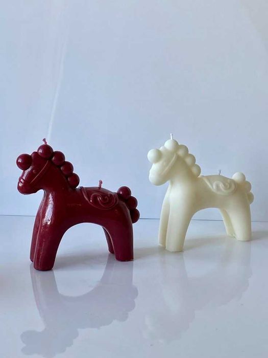 Свеча Красная лошадка символ 2026 года