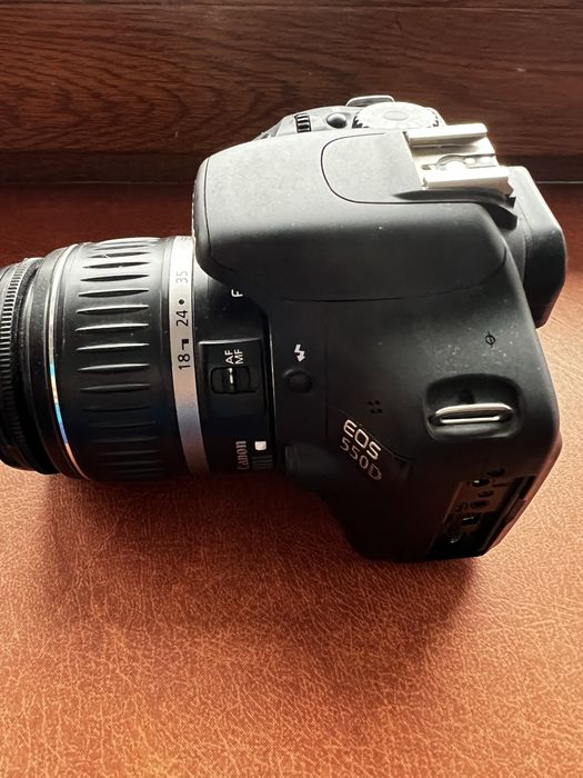 Canon eos 550D + obiectiv canon 18-55mm